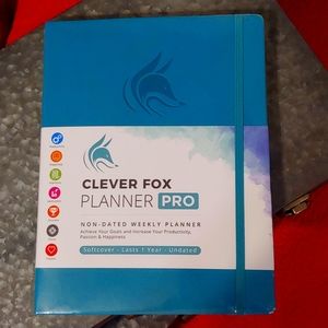 CLEVER FOX PLANNER (Turquoise) -- Non- Dated -- Lasts for 1 Year